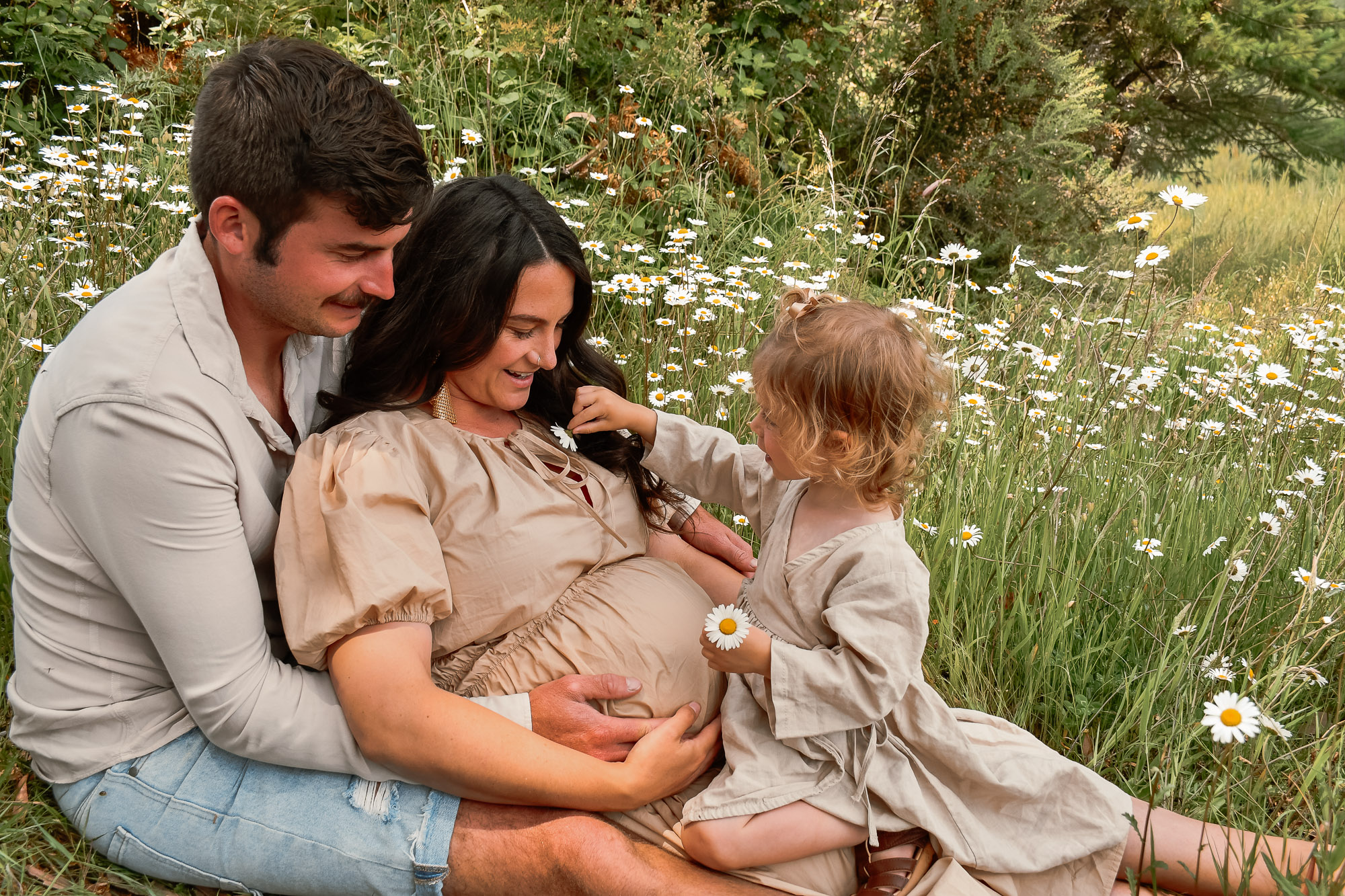 Glowing maternity portraits in northern Tasmania