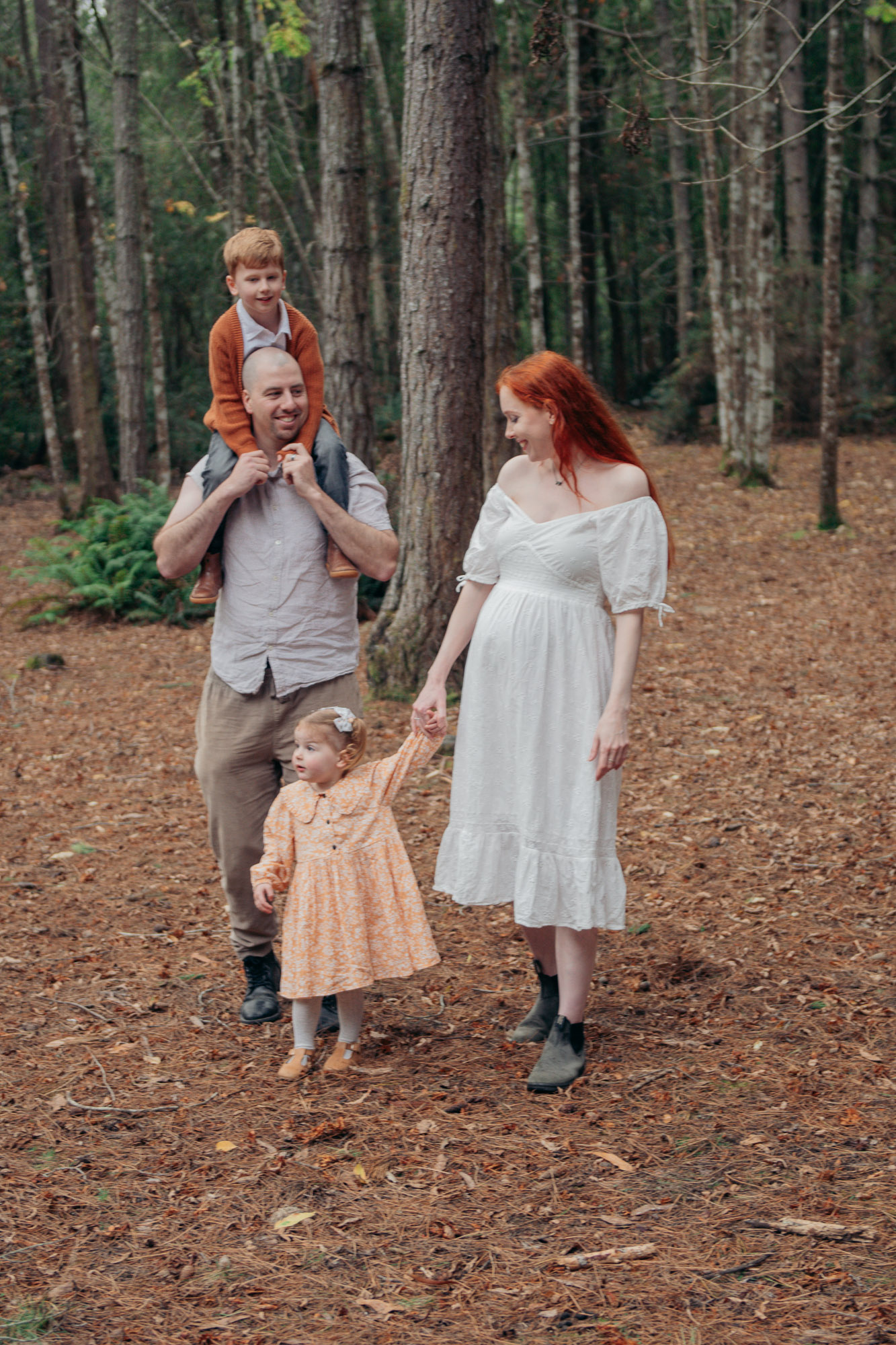 Glowing maternity portraits in northern Tasmania