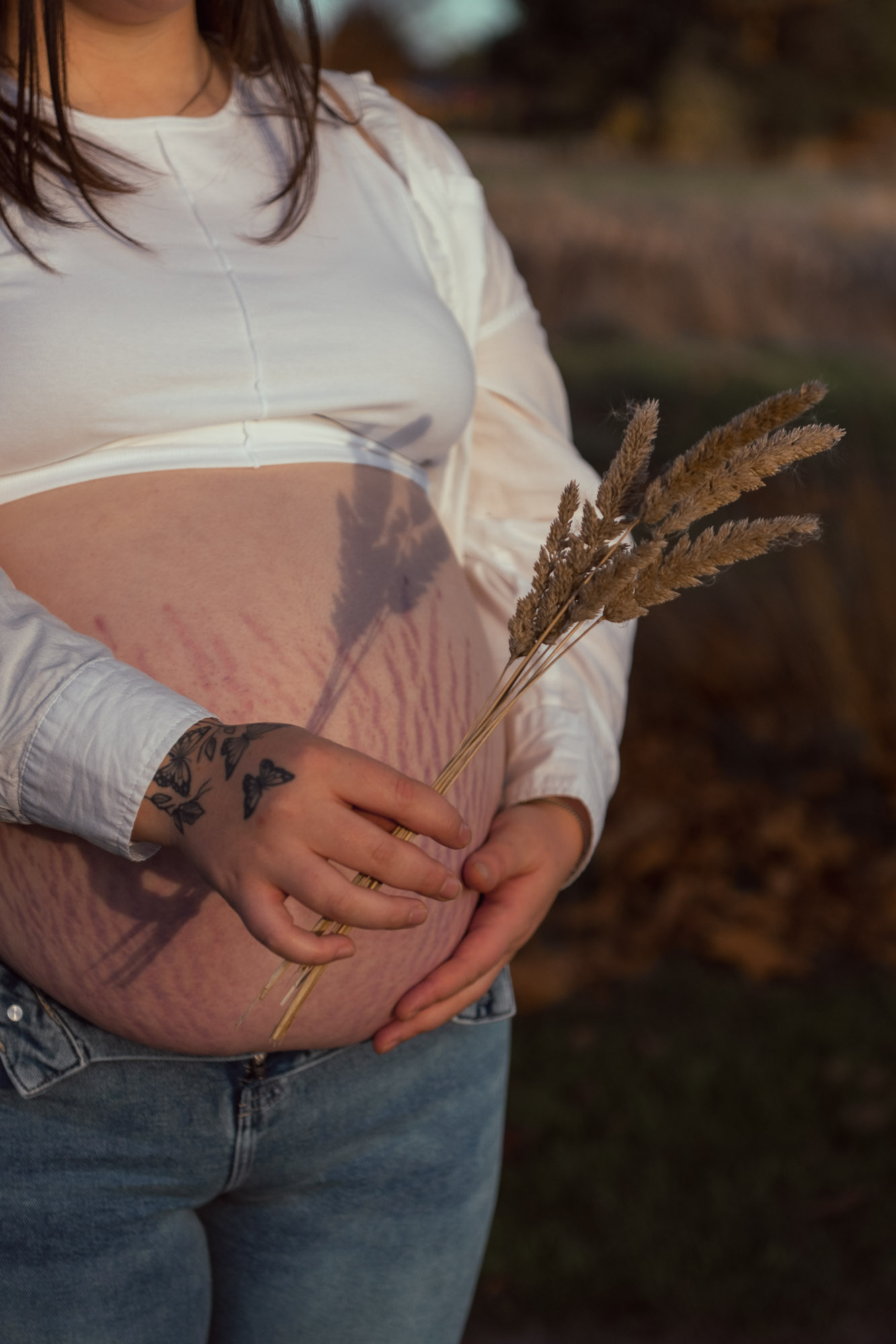 Maternity session in the Tasmanian landscape